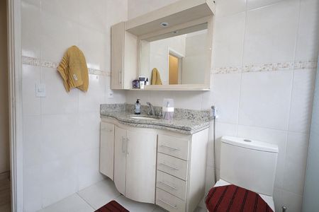 Casa à venda com 173m², 3 quartos e 2 vagasBanheiro 