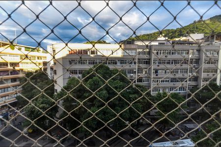 Apartamento à venda com 75m², 2 quartos e sem vagaSala