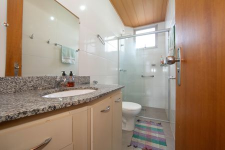 Apartamento à venda com 259m², 3 quartos e 2 vagas Apartamento à venda com 259m², 3 quartos e 2 vagasBANHEIRO3