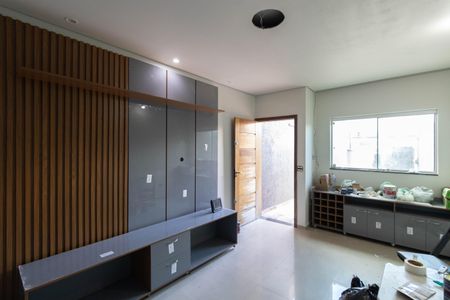 Casa para alugar com 120m², 3 quartos e 2 vagas Casa para alugar com 120m², 3 quartos e 2 vagasSala