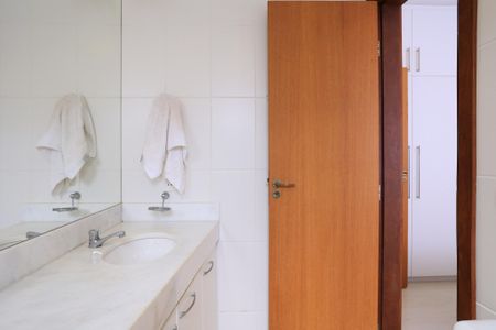 Apartamento à venda com 100m², 3 quartos e 2 vagasBanheiro da Suíte