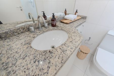 Apartamento à venda com 73m², 2 quartos e 1 vaga Apartamento à venda com 73m², 2 quartos e 1 vagaBanheiro da Suíte 1
