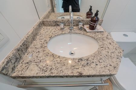 Apartamento à venda com 73m², 2 quartos e 1 vaga Apartamento à venda com 73m², 2 quartos e 1 vagaBanheiro