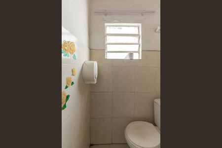 Casa de condomínio à venda com 170m², 3 quartos e 2 vagasBanheiro de serviço