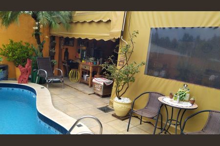 Casa à venda com 180m², 3 quartos e 2 vagas