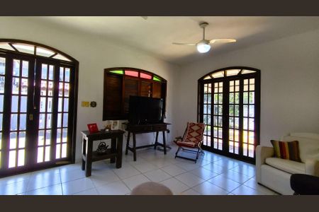 Casa à venda com 3 quartos, 186m² em Maravista, Niterói