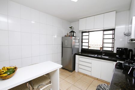Casa à venda com 360m², 4 quartos e 4 vagasCozinha casa 2