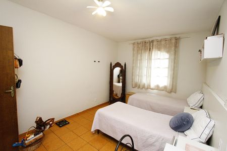 Casa à venda com 360m², 4 quartos e 4 vagas Quarto 6 Casa 2