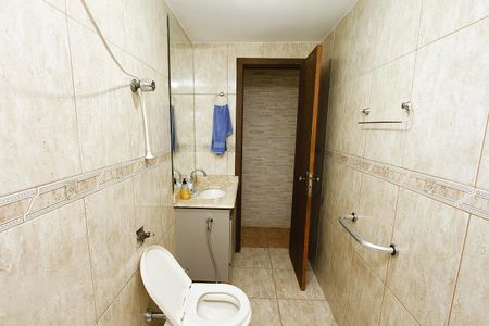 Casa à venda com 360m², 4 quartos e 4 vagasBanheiro Social casa 1