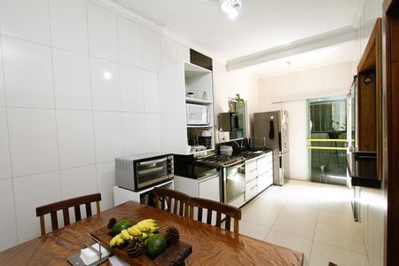 Casa à venda com 360m², 4 quartos e 4 vagasCozinha casa 1