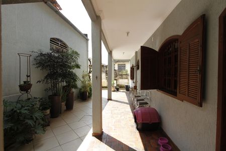 Casa à venda com 360m², 4 quartos e 4 vagasVaranda