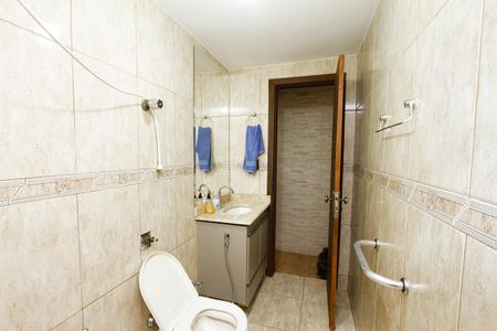 Casa à venda com 360m², 4 quartos e 4 vagasBanheiro Social casa 1