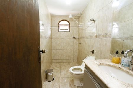 Casa à venda com 360m², 4 quartos e 4 vagasBanheiro Social casa 1