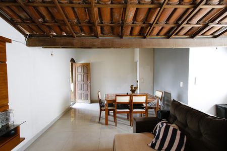 Casa à venda com 360m², 4 quartos e 4 vagasSala 2