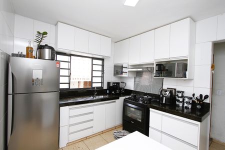Casa à venda com 360m², 4 quartos e 4 vagasCozinha casa 2