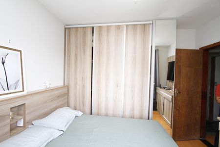 Casa à venda com 360m², 4 quartos e 4 vagasQuarto 5 Casa 2