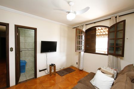 Casa à venda com 360m², 4 quartos e 4 vagasQuarto 2 - Suíte