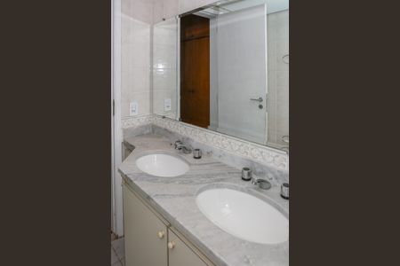 Apartamento à venda com 84m², 3 quartos e 2 vagasBanheiro da Suíte