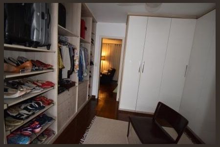 Casa à venda com 4 quartos, 228m² em Piratininga, Niterói