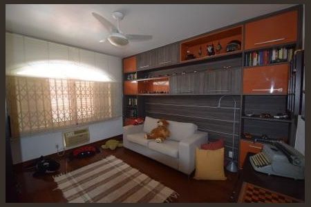 Casa à venda com 4 quartos, 228m² em Piratininga, Niterói