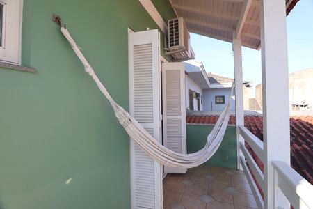 Casa para alugar com 200m², 3 quartos e 2 vagasSacada do quarto 