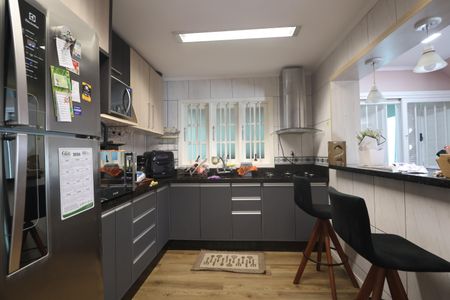 Casa para alugar com 200m², 3 quartos e 2 vagasCozinha - Armários