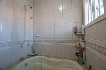 Casa para alugar com 200m², 3 quartos e 2 vagasBanheiro suíte