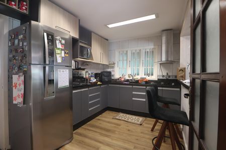 Casa para alugar com 200m², 3 quartos e 2 vagasCozinha - Armários