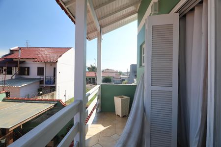 Casa para alugar com 200m², 3 quartos e 2 vagasSacada do quarto 