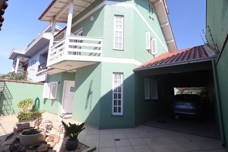 Casa para alugar com 200m², 3 quartos e 2 vagasFachada