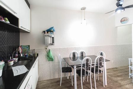 Casa à venda com 100m², 2 quartos e 1 vagaCozinha
