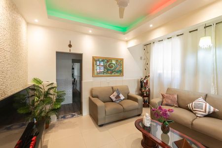 Casa à venda com 100m², 2 quartos e 1 vagaSala