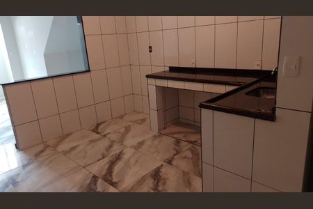 Casa para alugar com 1 quarto, 59m² em Realengo, Rio de Janeiro