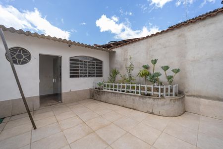 Casa à venda com 75m², 1 quarto e 2 vagasQuintal