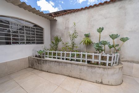 Casa à venda com 75m², 1 quarto e 2 vagasQuintal