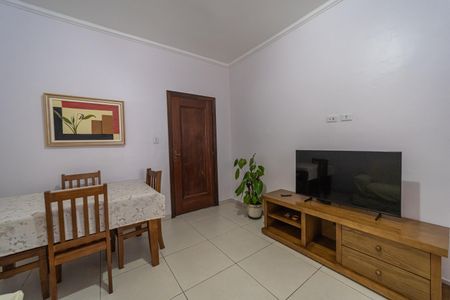 Casa à venda com 75m², 1 quarto e 2 vagasSala