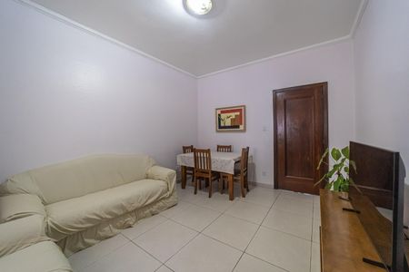 Casa à venda com 75m², 1 quarto e 2 vagasSala