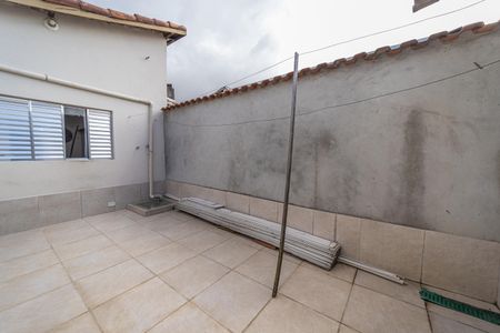 Casa à venda com 75m², 1 quarto e 2 vagasQuintal