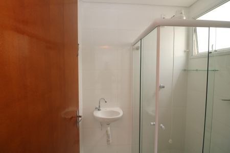 Banheiro de apartamento para alugar com 1 quarto, 32m² em Chácara Belenzinho, São Paulo