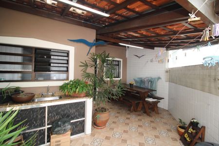 Casa à venda com 132m², 3 quartos e 2 vagasQuintal