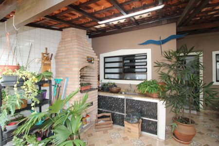Casa à venda com 132m², 3 quartos e 2 vagasQuintal