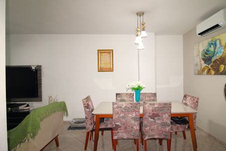 Casa à venda com 132m², 3 quartos e 2 vagasSala