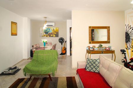 Casa à venda com 132m², 3 quartos e 2 vagasSala