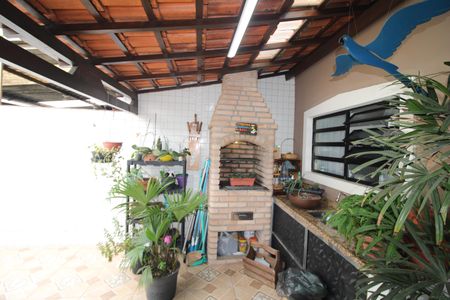 Casa à venda com 132m², 3 quartos e 2 vagasQuintal