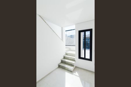 Casa para alugar com 110m², 3 quartos e 4 vagasEscada Sala/Quartos