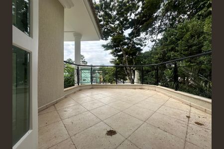 Casa de condomínio à venda com 500m², 4 quartos e 4 vagasVaranda