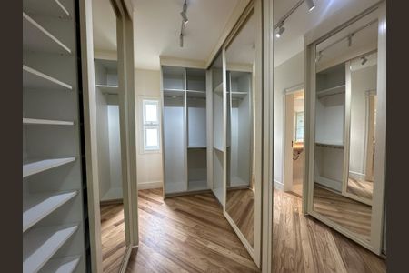 Casa de condomínio à venda com 500m², 4 quartos e 4 vagasCloset