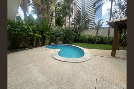 Casa de condomínio à venda com 500m², 4 quartos e 4 vagasPiscina