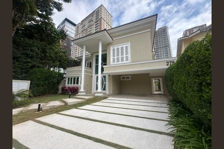 Casa de condomínio à venda com 500m², 4 quartos e 4 vagasFachada