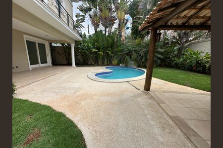 Casa de condomínio à venda com 500m², 4 quartos e 4 vagasPiscina